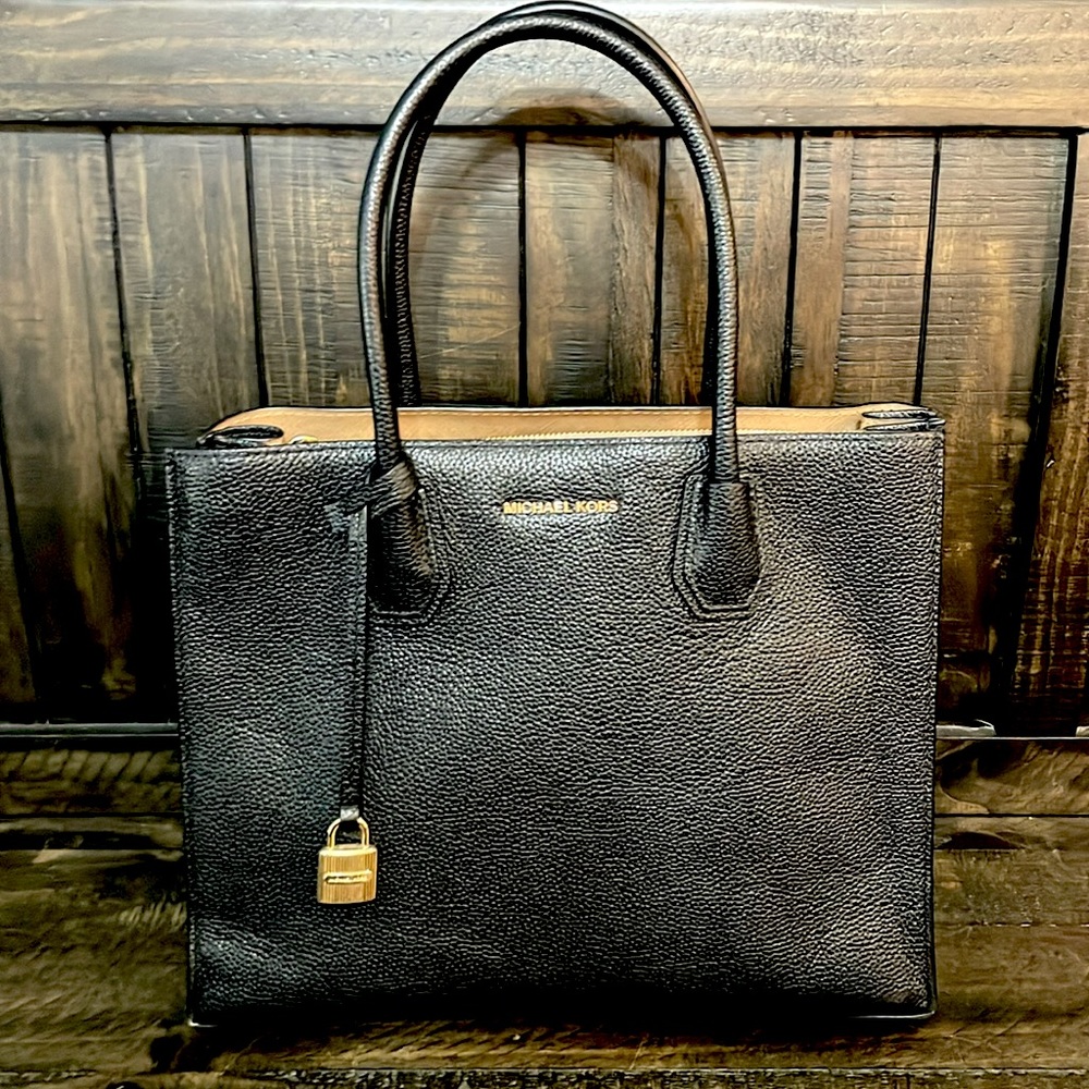 Michael Kors Black Handbag 👜
